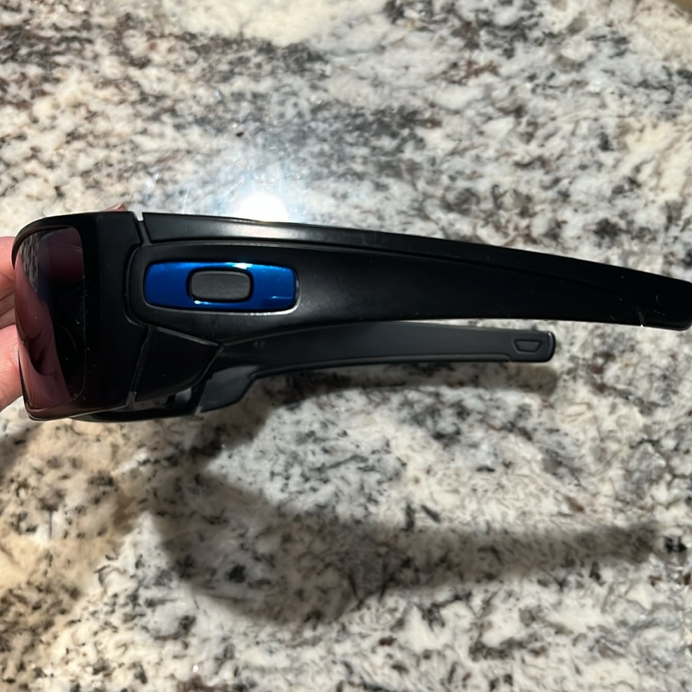 Brand new- never worn mens Oakley sunglasses - Picture 2 of 10